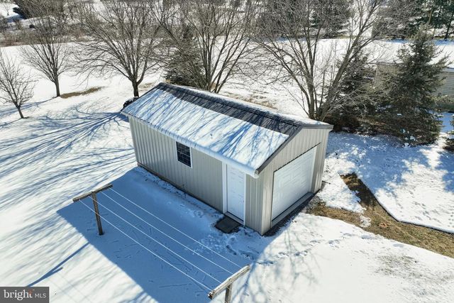 1975 SMITH STATION RD, Hanover, PA 17331