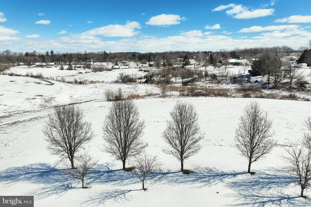 1975 SMITH STATION RD, Hanover, PA 17331