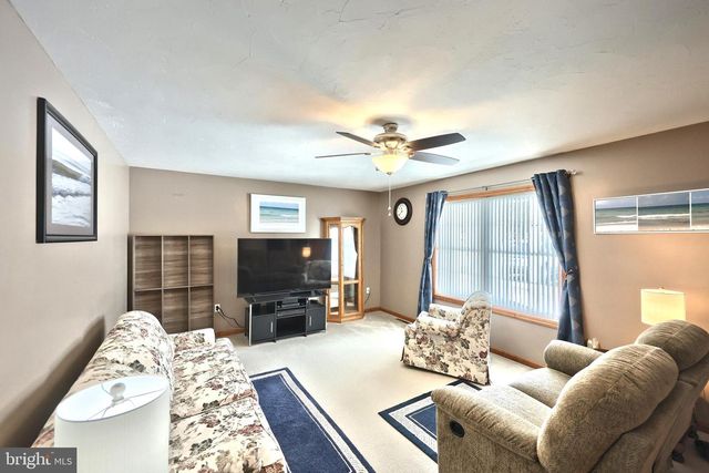 1975 SMITH STATION RD, Hanover, PA 17331