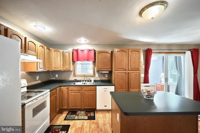 1975 SMITH STATION RD, Hanover, PA 17331