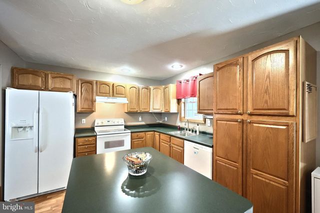 1975 SMITH STATION RD, Hanover, PA 17331