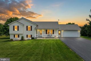 1975 SMITH STATION RD, Hanover, PA 17331