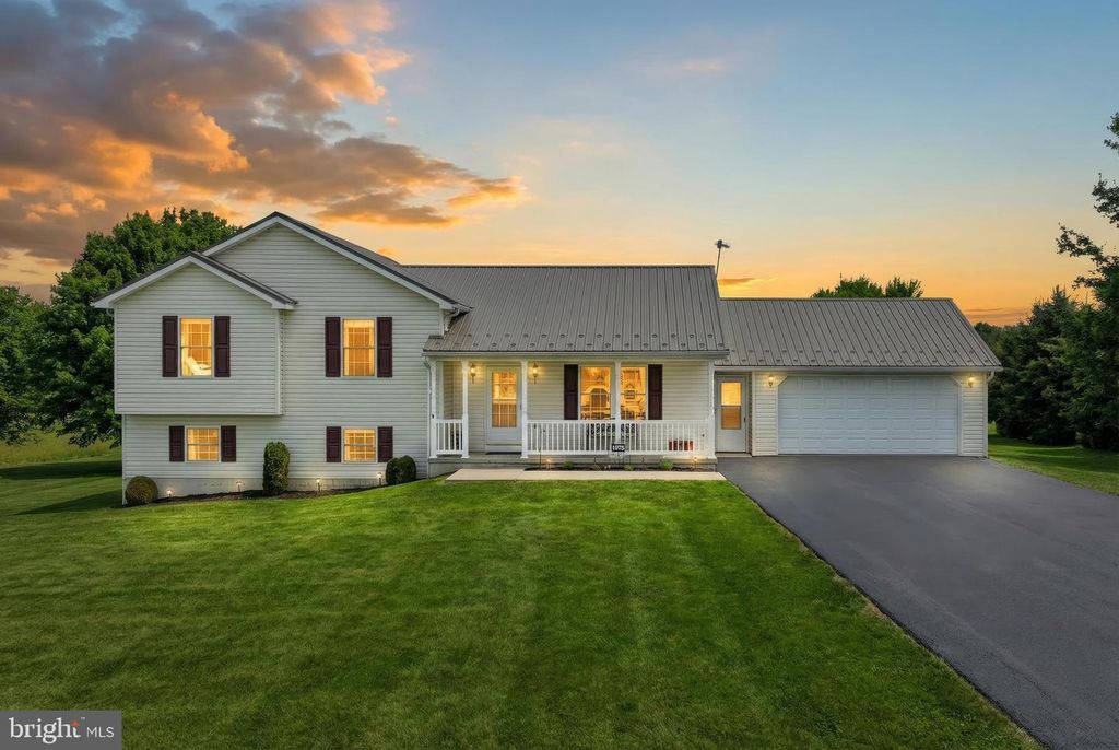 1975 SMITH STATION RD, Hanover, PA 17331