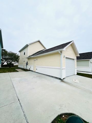 140 Lavaca Circ, Rockport, TX 78382