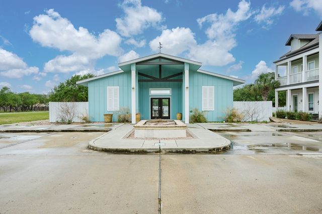 140 Lavaca Circ, Rockport, TX 78382