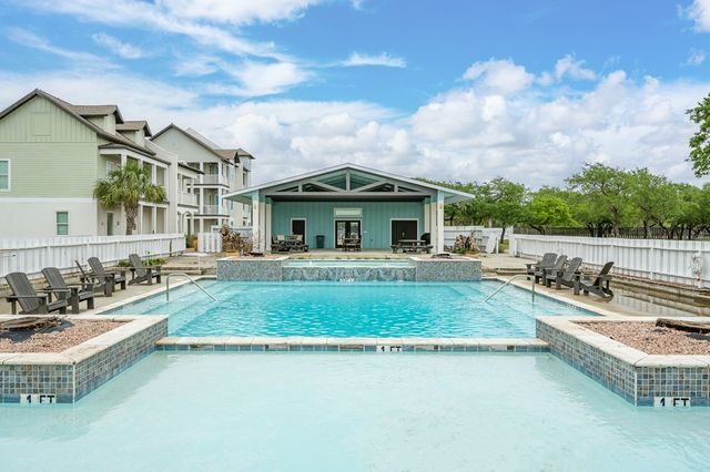 140 Lavaca Circ, Rockport, TX 78382