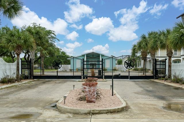 140 Lavaca Circ, Rockport, TX 78382