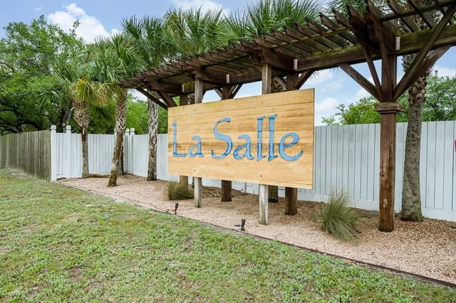 140 Lavaca Circ, Rockport, TX 78382