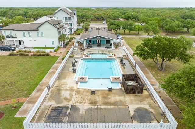 140 Lavaca Circ, Rockport, TX 78382