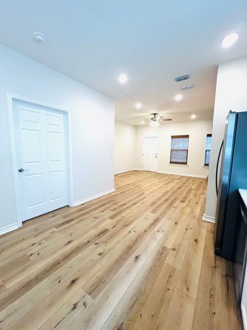 140 Lavaca Circ, Rockport, TX 78382