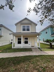 140 Lavaca Circ, Rockport, TX 78382