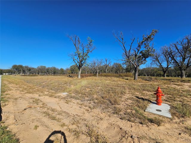 3030 E Landings N, Granbury, TX 76049