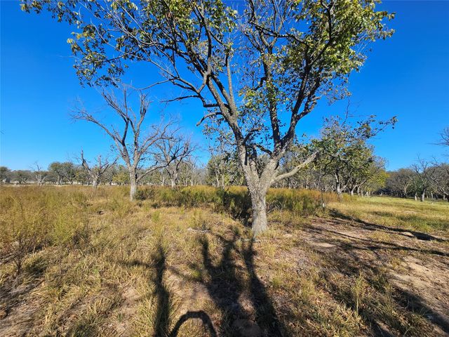 3030 E Landings N, Granbury, TX 76049