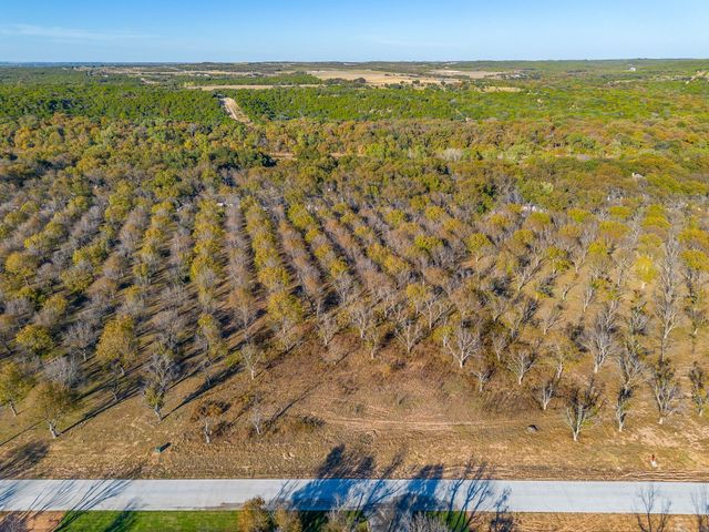 3030 E Landings N, Granbury, TX 76049