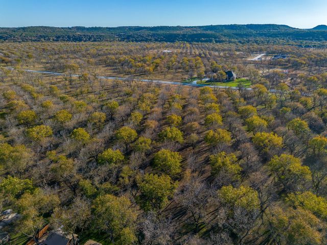 3030 E Landings N, Granbury, TX 76049