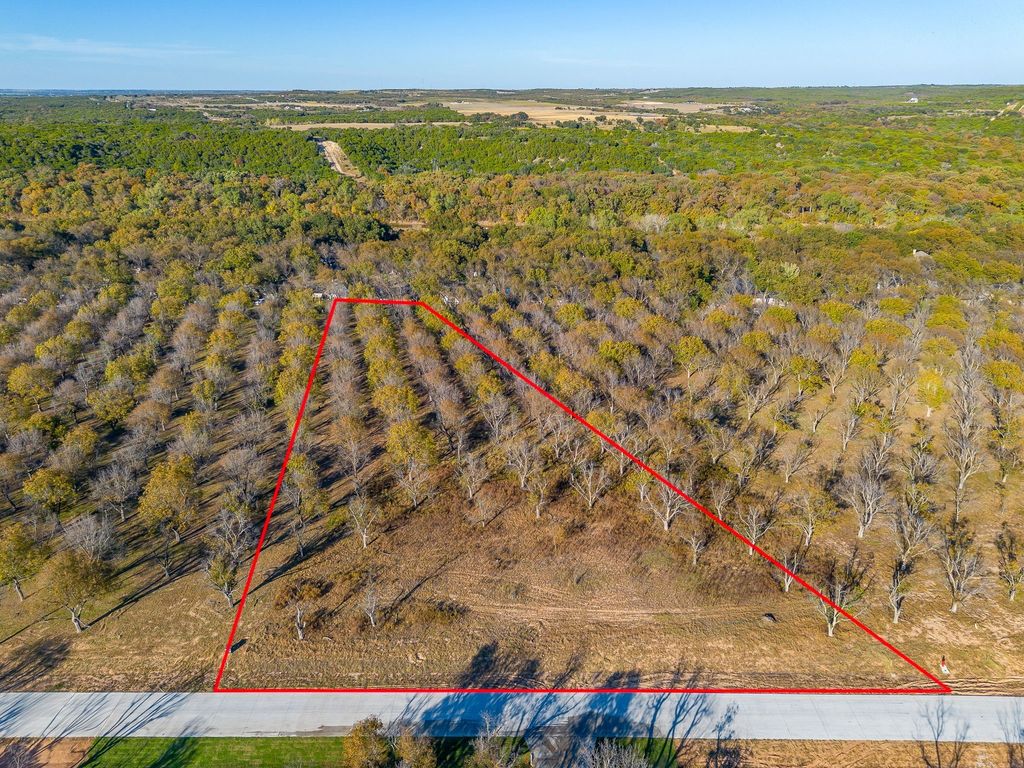 3030 E Landings N, Granbury, TX 76049
