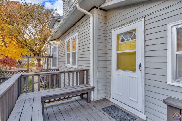 1216 SW College AVE, Topeka, KS 66604