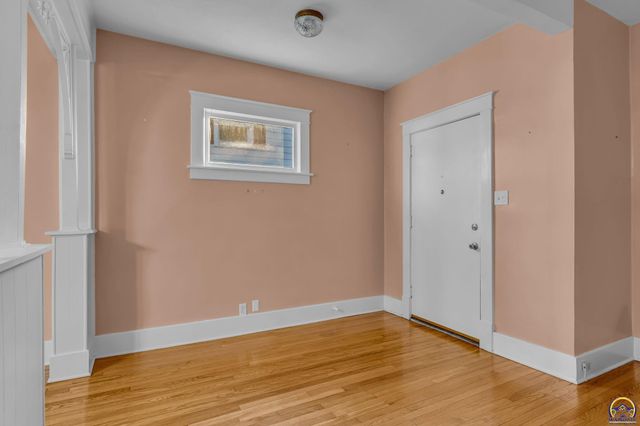 1216 SW College AVE, Topeka, KS 66604