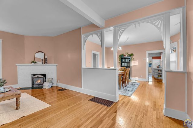 1216 SW College AVE, Topeka, KS 66604