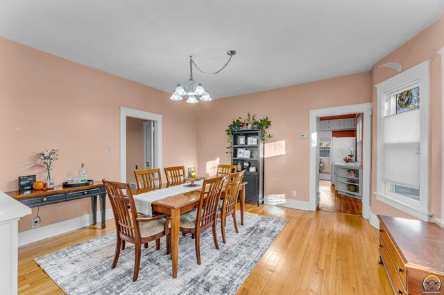 1216 SW College AVE, Topeka, KS 66604