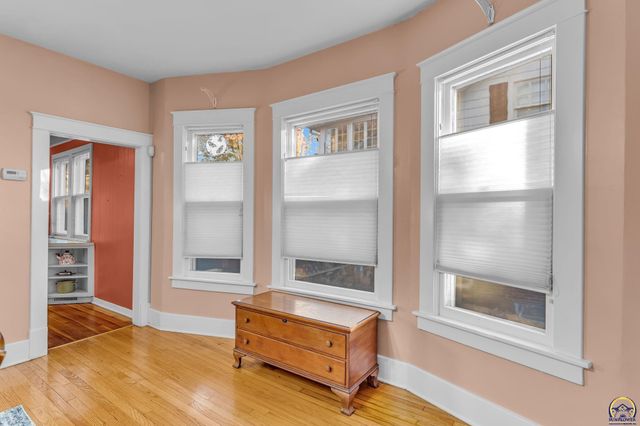 1216 SW College AVE, Topeka, KS 66604