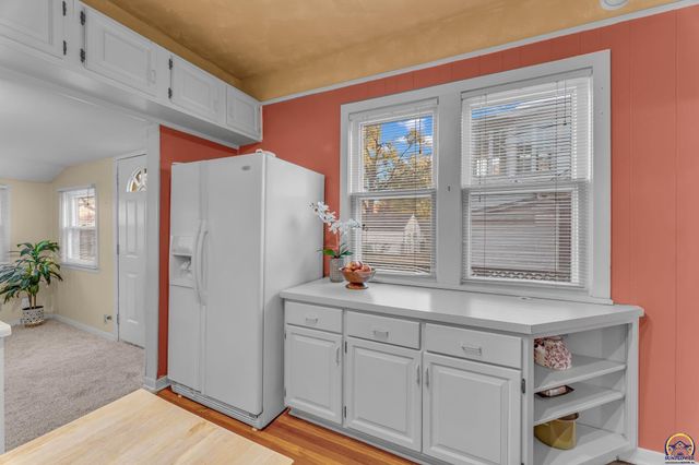 1216 SW College AVE, Topeka, KS 66604