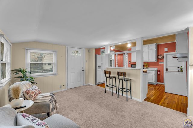 1216 SW College AVE, Topeka, KS 66604