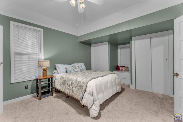 1216 SW College AVE, Topeka, KS 66604