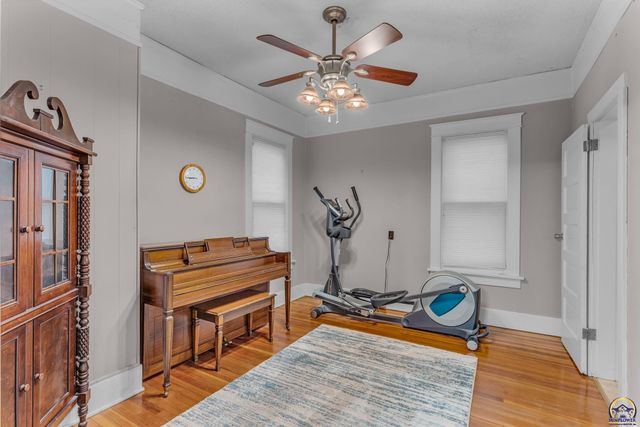 1216 SW College AVE, Topeka, KS 66604