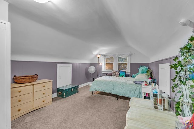 1216 SW College AVE, Topeka, KS 66604