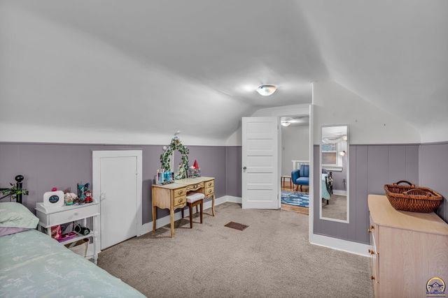 1216 SW College AVE, Topeka, KS 66604