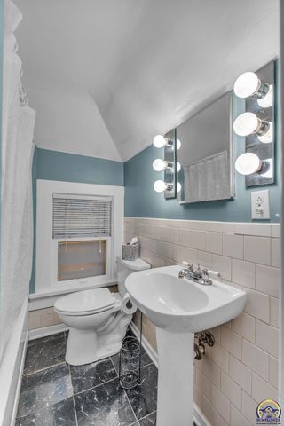 1216 SW College AVE, Topeka, KS 66604