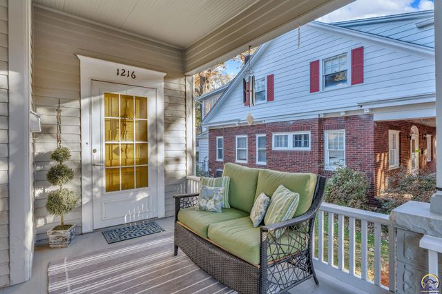 1216 SW College AVE, Topeka, KS 66604