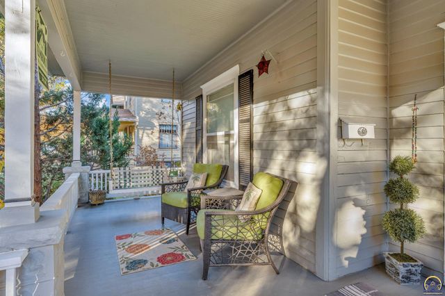 1216 SW College AVE, Topeka, KS 66604