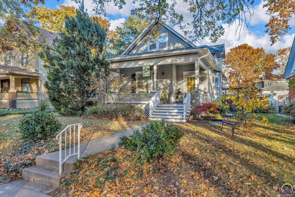 1216 SW College AVE, Topeka, KS 66604