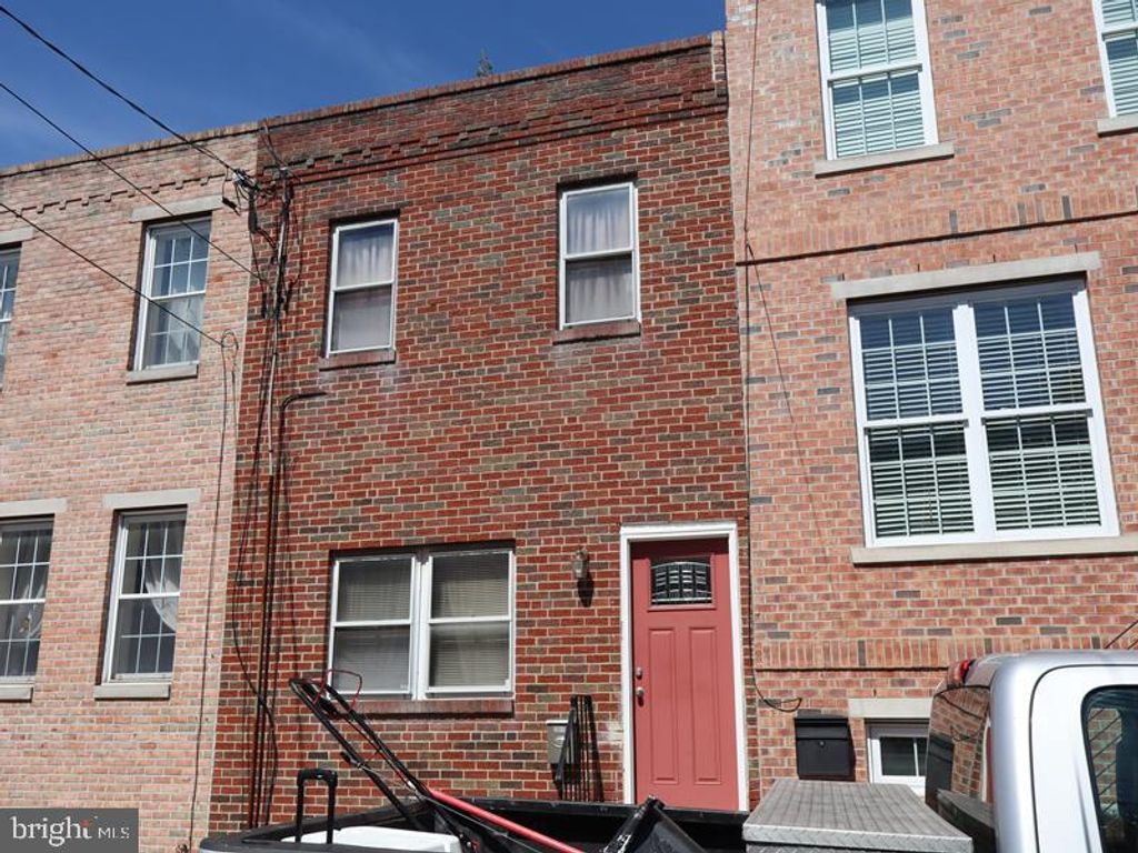 2011 CARPENTER ST, PHILADELPHIA, PA 19146 — exterior