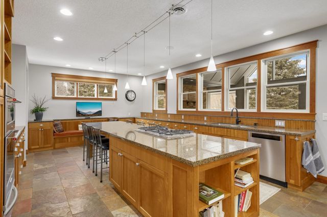 3248 Crestmoor Drive, Woodbury, MN 55125