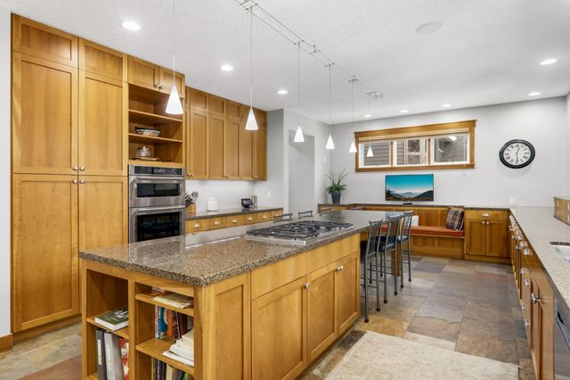 3248 Crestmoor Drive, Woodbury, MN 55125