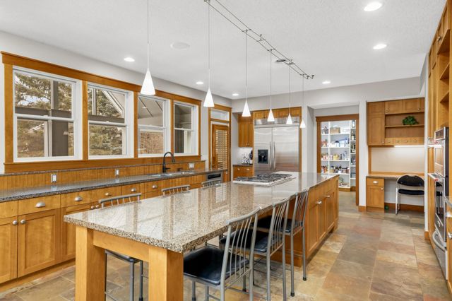 3248 Crestmoor Drive, Woodbury, MN 55125