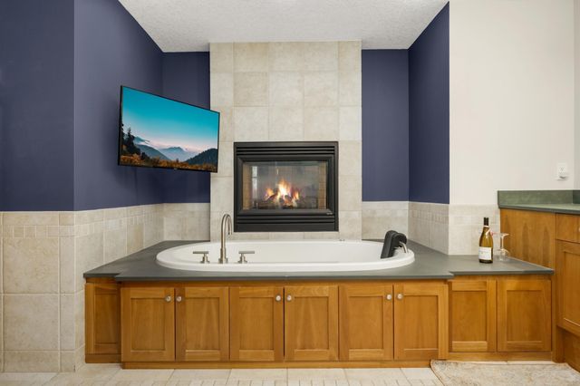 3248 Crestmoor Drive, Woodbury, MN 55125