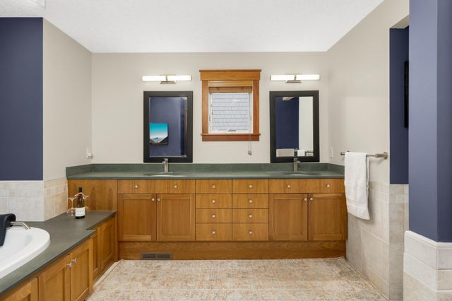 3248 Crestmoor Drive, Woodbury, MN 55125