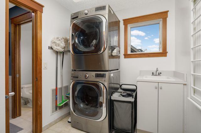 3248 Crestmoor Drive, Woodbury, MN 55125