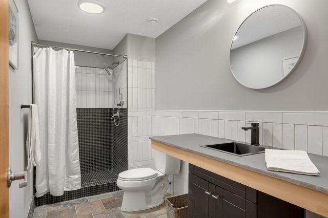 3248 Crestmoor Drive, Woodbury, MN 55125