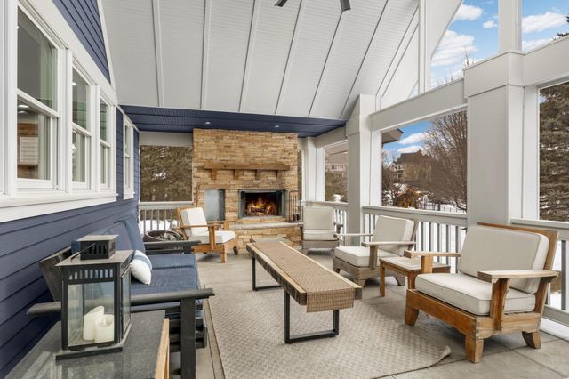 3248 Crestmoor Drive, Woodbury, MN 55125