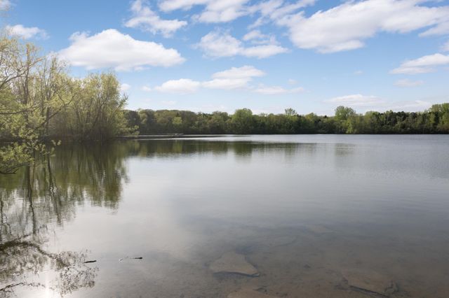 3248 Crestmoor Drive, Woodbury, MN 55125