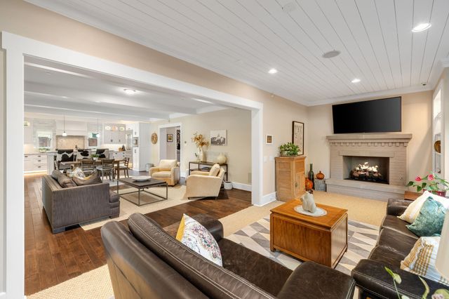 6842 Merrilee Lane, Dallas, TX 75214