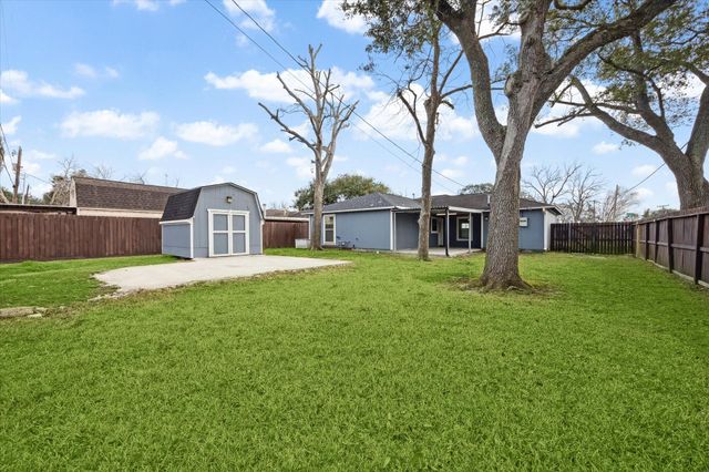 714 Heisse Street, Alvin, TX 77511