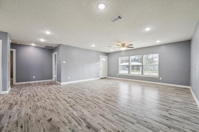 714 Heisse Street, Alvin, TX 77511