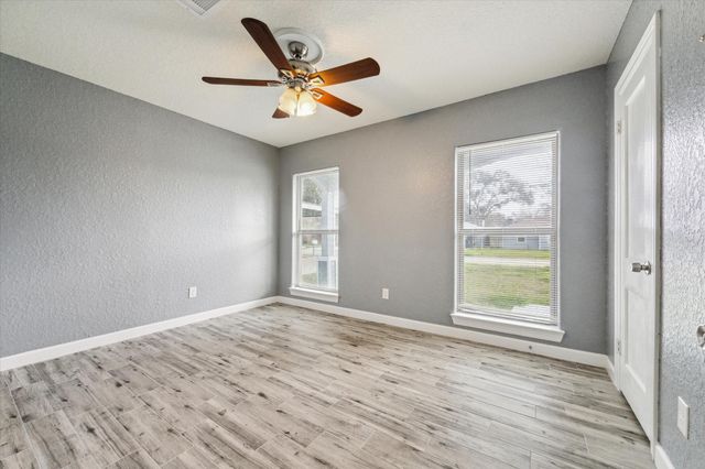 714 Heisse Street, Alvin, TX 77511