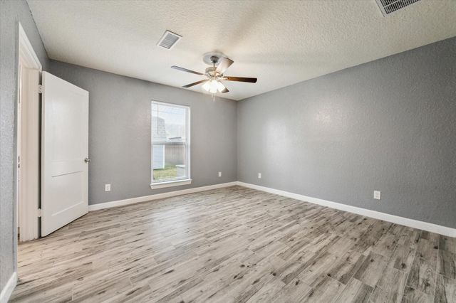 714 Heisse Street, Alvin, TX 77511